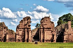 Paisaje característico de Misiones con vegetación y caminos rurales