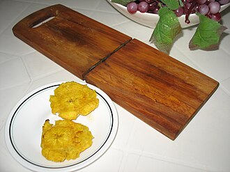 Plato de patacones servidos