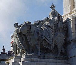Figuras alegóricas del Monumento a la Constitución de 1812 en Cádiz