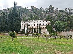 Fachada frontal de la finca Raixa