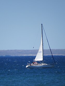 Velero fondeado en Puerto Madryn, Argentina