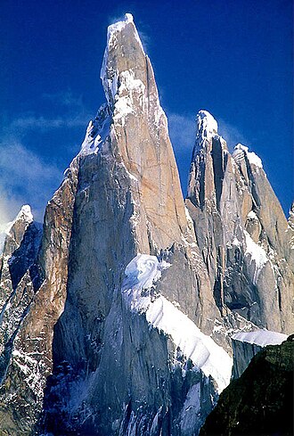Fotografía panorámica del Cerro Torre en la Patagonia