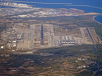 Vista aérea o general del complejo aeroportuario