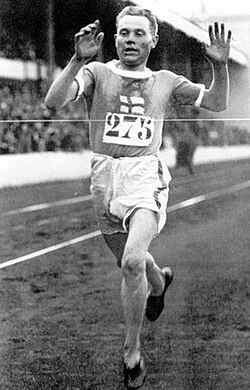 Atleta Paavo Nurmi corriendo