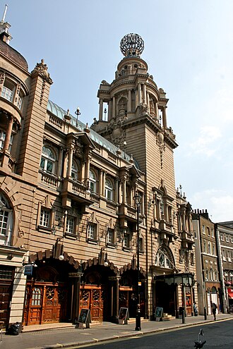 Fachada y detalles arquitectónicos del London Coliseum