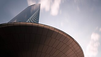 Torre comercial en París asociada a actividades corporativas y sedes de grandes empresas del sector eléctrico.