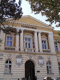 Fachada del Instituto Gimnazija en Pirot