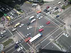 Intersección semaforizada compleja