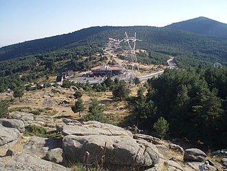 Vista panorámica del entorno montañoso del puerto