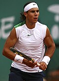 Rafael Nadal levantando el trofeo del torneo