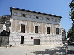 Fachada del centro cívico Can Basté