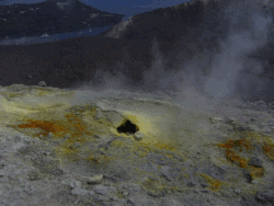 Animación o representación de fumarolas activas en la Isla Vulcano en Sicilia.