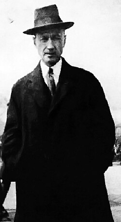 Charles Ives en 1913 durante su etapa como director de una agencia de seguros.