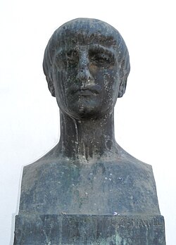 Busto clásico de piedra que representa al poeta romano Lucano