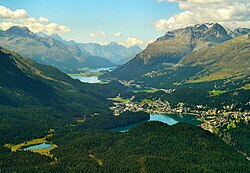 La región de la Engadina cerca de St. Moritz