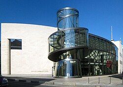 Ampliación del DHM por Ieoh Ming Pei (2009)