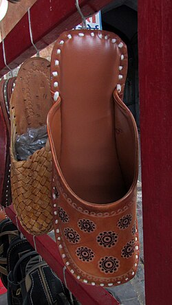 Artículos de cuero estilo jooti en Jaipur