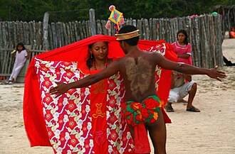 Mujeres wayús participando en la danza de la chichamaya o yonna.