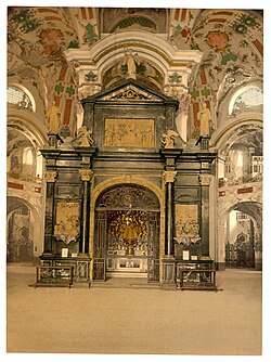 Santuario interior de la Virgen Negra
