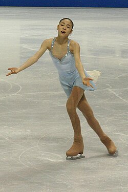 Kim realizando su patinaje libre