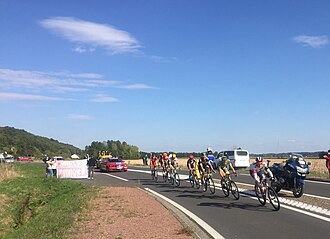 Ciclistas en plena competencia durante la París-Tours 2016