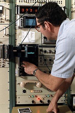 Ingeniero de la NOAA en su lugar de trabajo