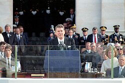 Fotografía representativa de actos políticos conservadores vinculados a la era de Reagan.