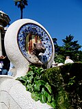 Detalle del escudo de Cataluña en el Parque Güell