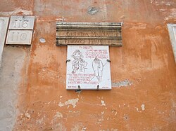 Placa conmemorativa en honor a Federico Fellini y Giulietta Masina en la Via Margutta