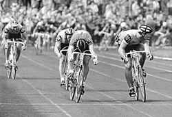 Abduzhaparov durante una carrera en Alemania en 1987