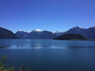 Lago Yelcho visto desde el sur