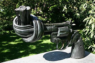 Escultura artística emplazada en los jardines del Parque Olímpico.