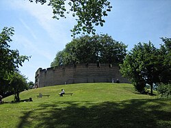 De Burcht, la fortificación medieval en una colina artificial de Leiden