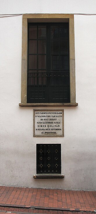 Ventana del Palacio de San Carlos por la cual escapó Simón Bolívar.