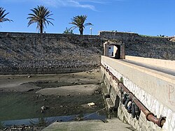 Muralla de Peniche con la Puerta del Puente