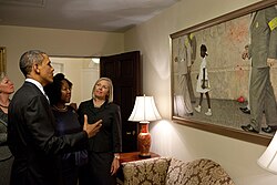 Ruby Bridges y el presidente Barack Obama observando la obra The Problem We All Live With en la Casa Blanca.