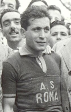 Fotografía de perfil y datos biográficos de Bruno Monti