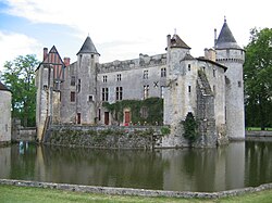 Castillo de la Brède, lugar de nacimiento de Montesquieu