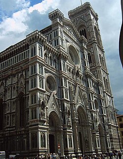 Vista general del Duomo de Florencia mostrando su estructura monumental