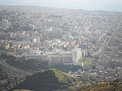 Vista general y mapa de ubicación de la Ciudad Metropolitana de Regio de Calabria
