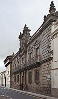 Fachada principal del Palacio de Nava