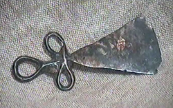 Pendiente-cuchillo de la Edad de bronce proveniente de Ucrania