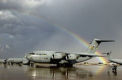 Aviones C-17 en la base durante 2001
