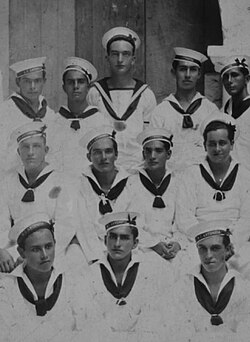 Marineros colombianos del ARC Antioquia en un registro histórico fotográfico.