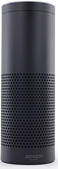 Altavoz inteligente Amazon Echo ejecutando el asistente virtual Alexa.