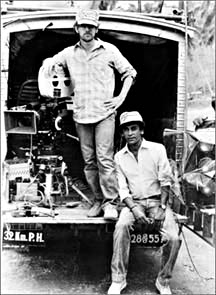 Spielberg y Chandran Rutnam durante el rodaje de Indiana Jones and the Temple of Doom