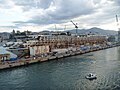 El Costa Concordia siendo desguazado en el puerto de Génova
