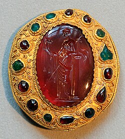 Cornalina tallada con una reina ptolemaica, época helenística.