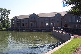 Vista exterior de la estación de bombeo Ir.D.F. Woudagemaal