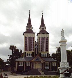 Iglesia de dos torres de Panguipulli